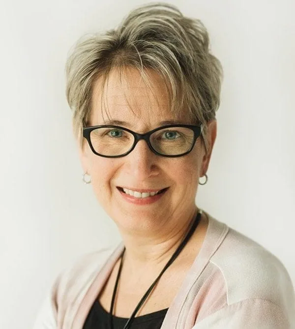 Rachelle-Crowder- Closeup 600x669